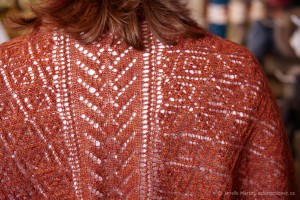 Close Up of Pyrenees Shawl main stitch pattern